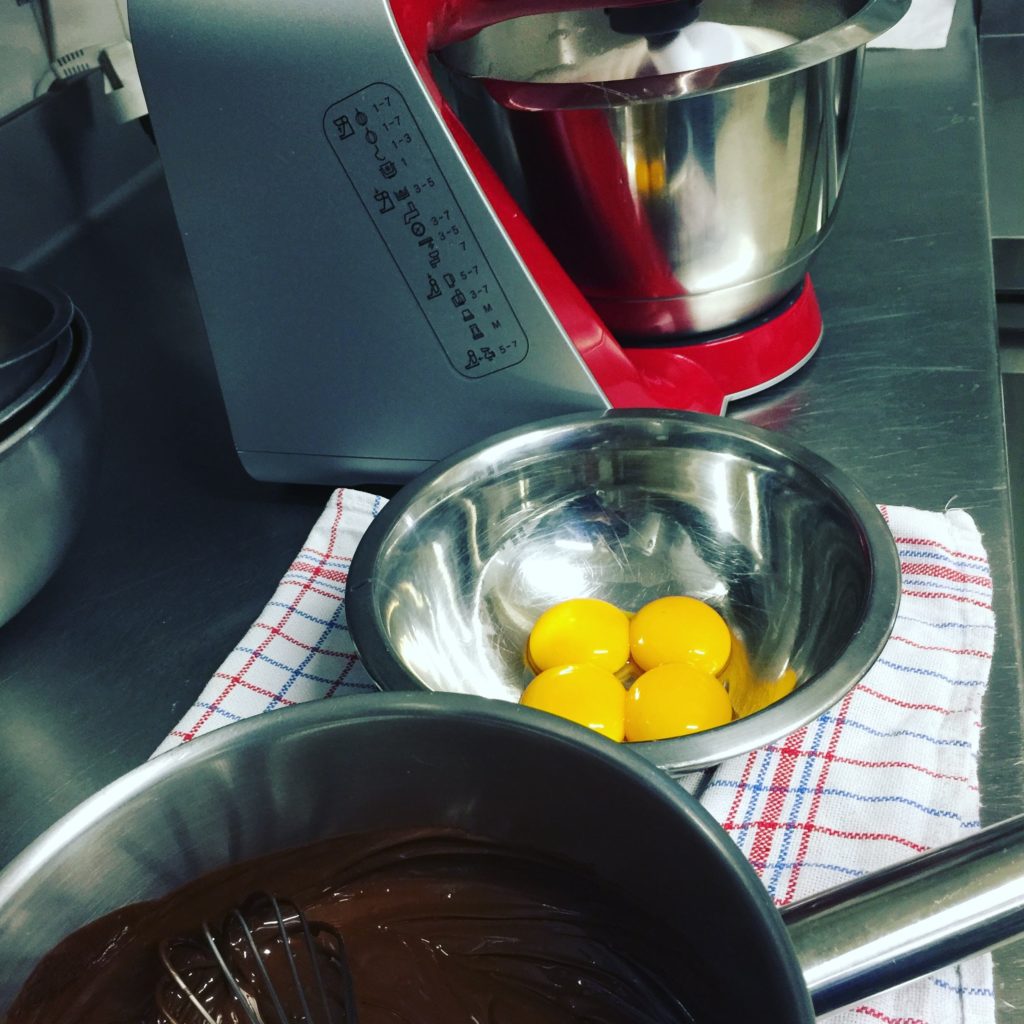 Préparation de la mousse au chocolat